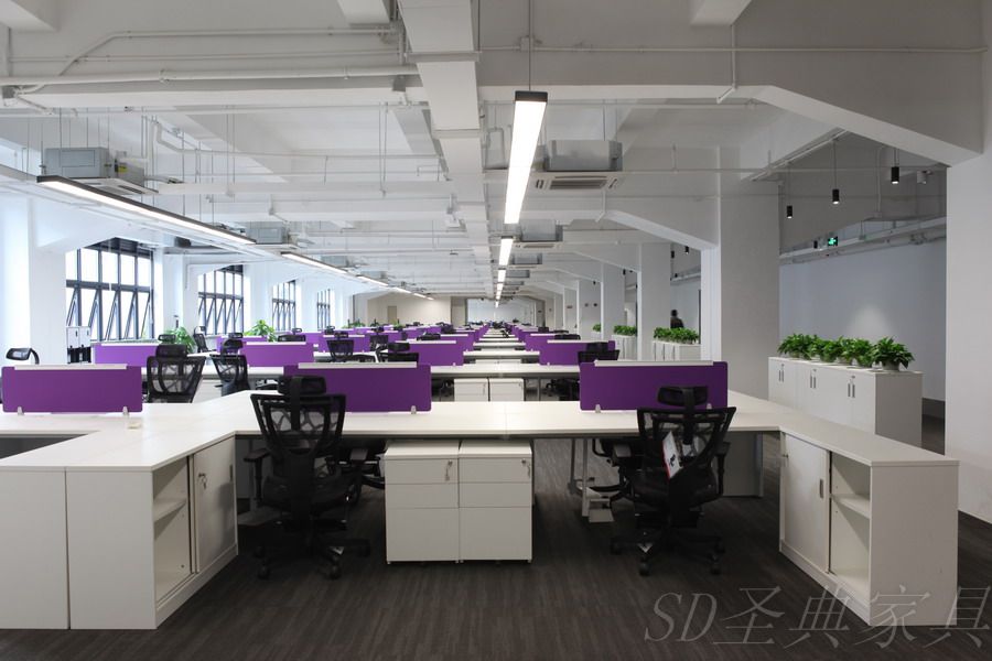 職員辦(bàn)公(gōng)桌